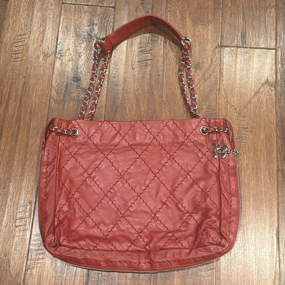 🌟 Authentic 🌟 CHANEL Red Quilted Women's Bag - Picture 3 of 16